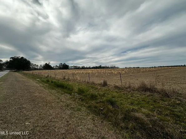 12825 Seaman Rd, Ocean Springs, MS 39565