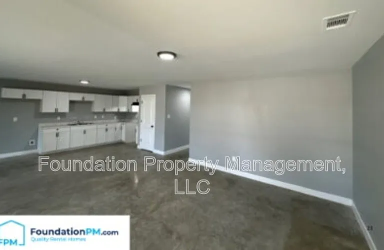 555 Monteagle Dr — Photo 4