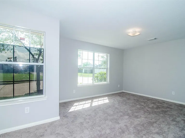 6415 Mountain Pines Ln — Photo 3