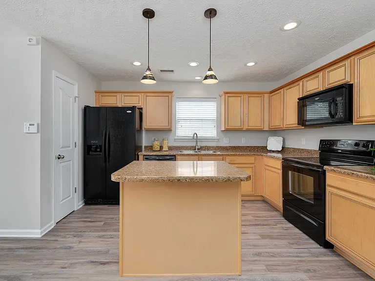 3705 Shoteka Dr — Photo 3