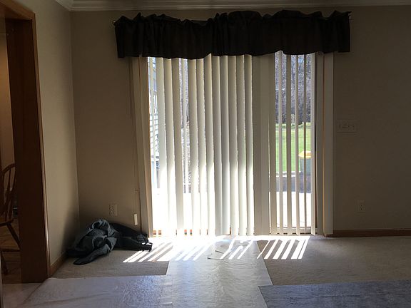 4th image of 105 Lexington Blvd