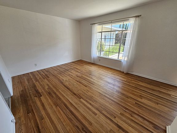 3rd image of 7837 Flight Ave