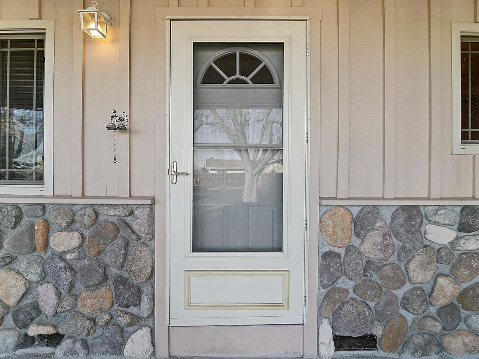 1st image of 372 Markham Ave