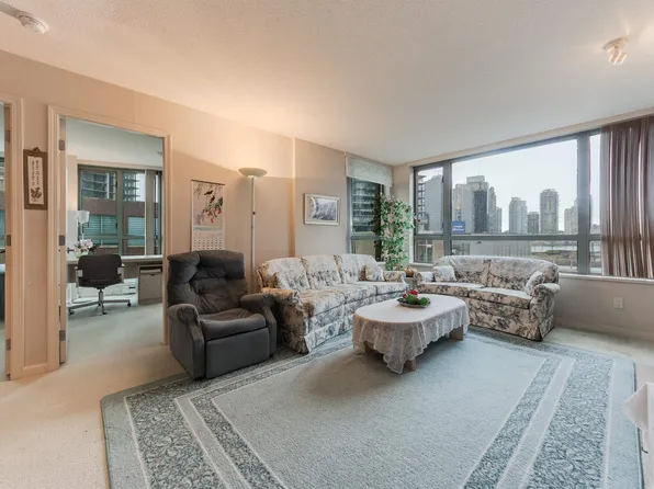 4888 Hazel St #801, Burnaby, BC V5H 4T4