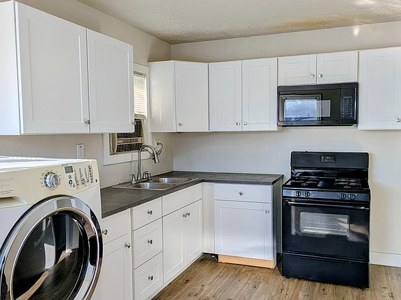 4th image of 426 S Navajo St
