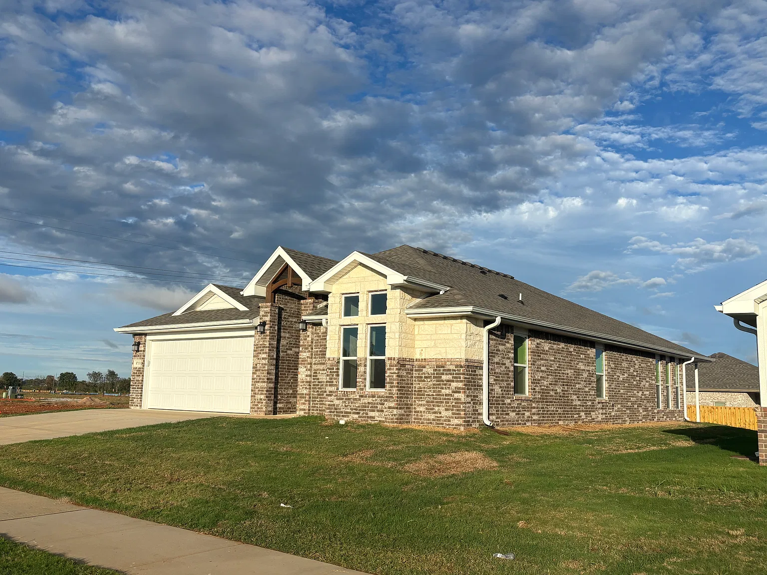 4 bed, 1950 sqft, $2,100 — Photo 2