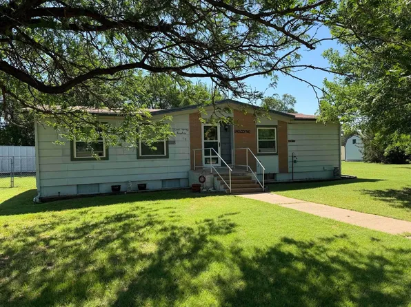 119 N Locust St, Offerle, KS 67563