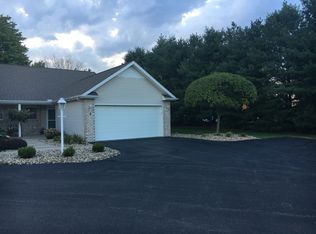 2 Timber View Dr, Hubbard, OH 44425