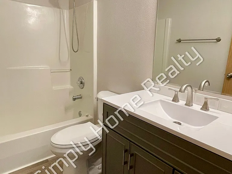 1446 Laredo Dr SE — Photo 22