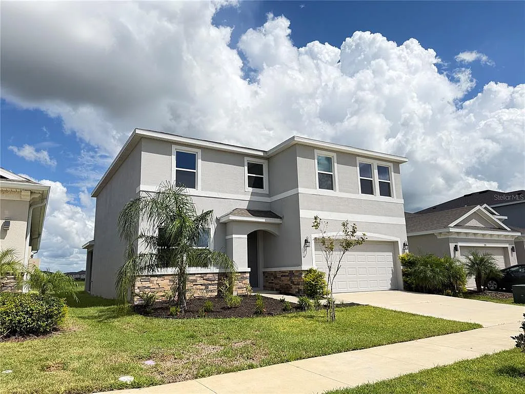 4 bed, 3.0 bath, 2756 sqft, $3,200 — Photo 2