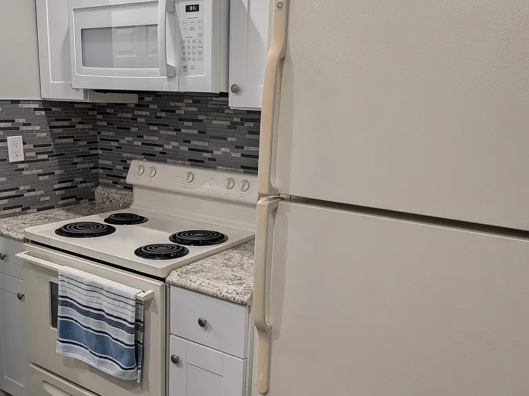 42 Norwich Pl — Photo 14