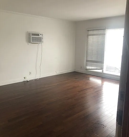 8360 Blackburn Ave #4 — Photo 5
