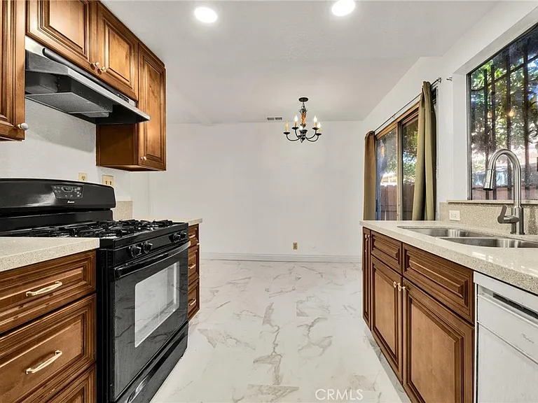 301 N Moore Ave #B — Photo 10