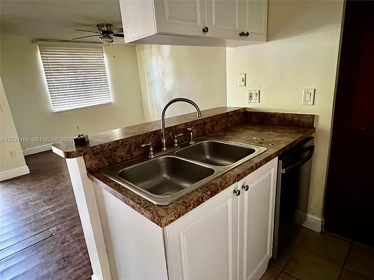 1239 SW 46th Ave #905 — Photo 5