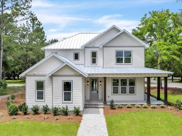 163 Village Green Ln, Waverly, GA 31565