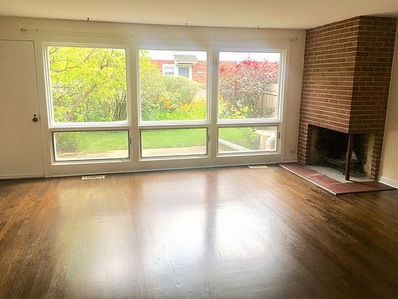 3rd image of 1105 Lake Ave