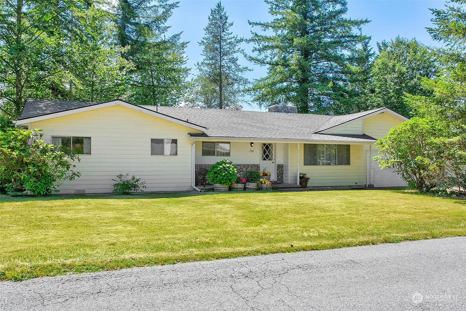 720 Orchard Avenue photo 1