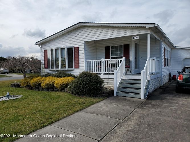 1st image of 1205 Winding Brook Way