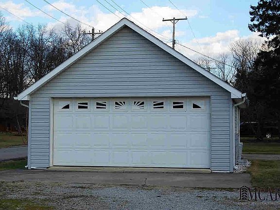 5th image of 221 E Center St