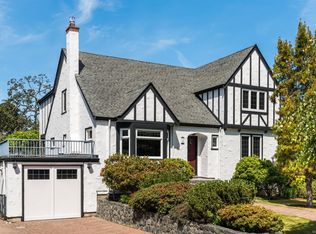 750 Island Rd, Oak Bay, BC V8S 2T9