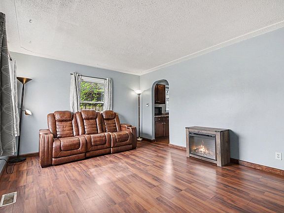 5th image of 1144 36th St SW