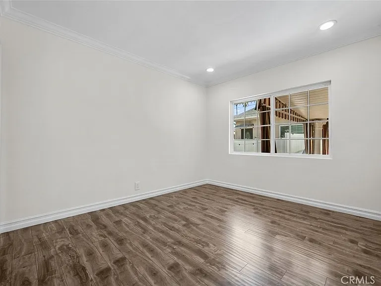 11252 Saticoy St — Photo 21