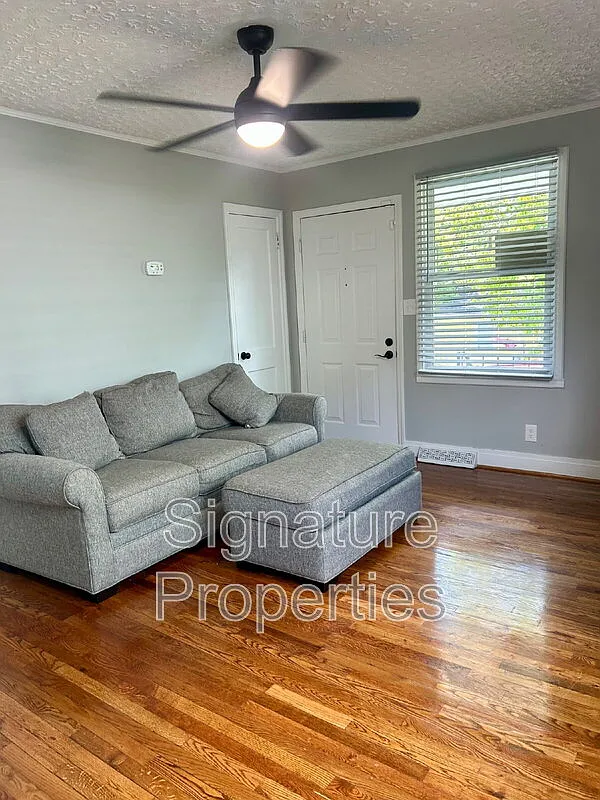 2 bed, 1.0 bath, 726 sqft, $1,150 — Photo 3