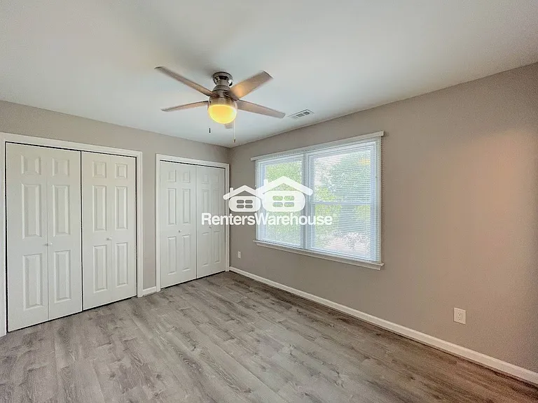 527 W 20th St #402 — Photo 12