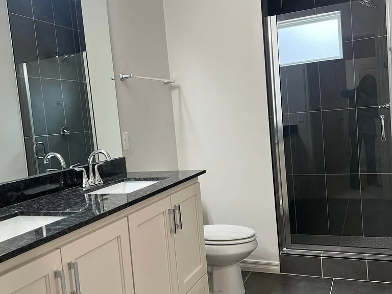 1010 Lovers Ln — Photo 6