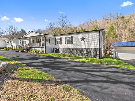 2nd image of 1020 Cox Cir