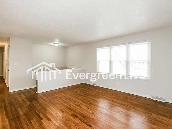 3rd image of 3303 E 106th Ter