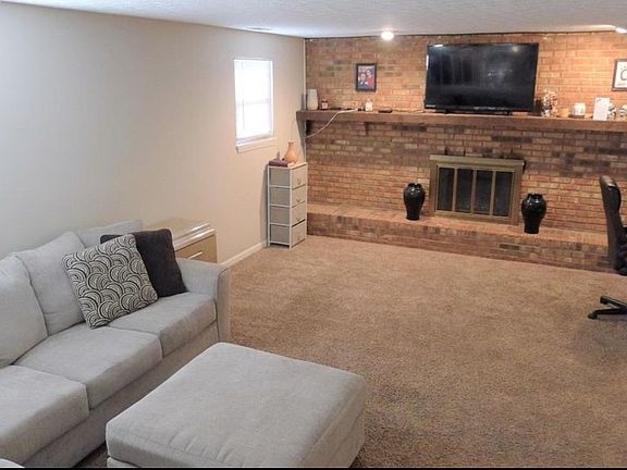 4th image of 8045 Saddle Ct