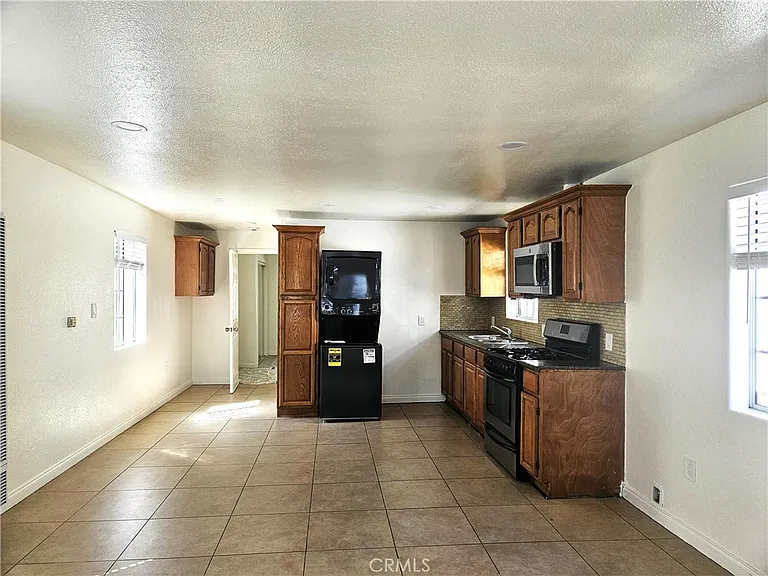 654 W 21st St — Photo 10