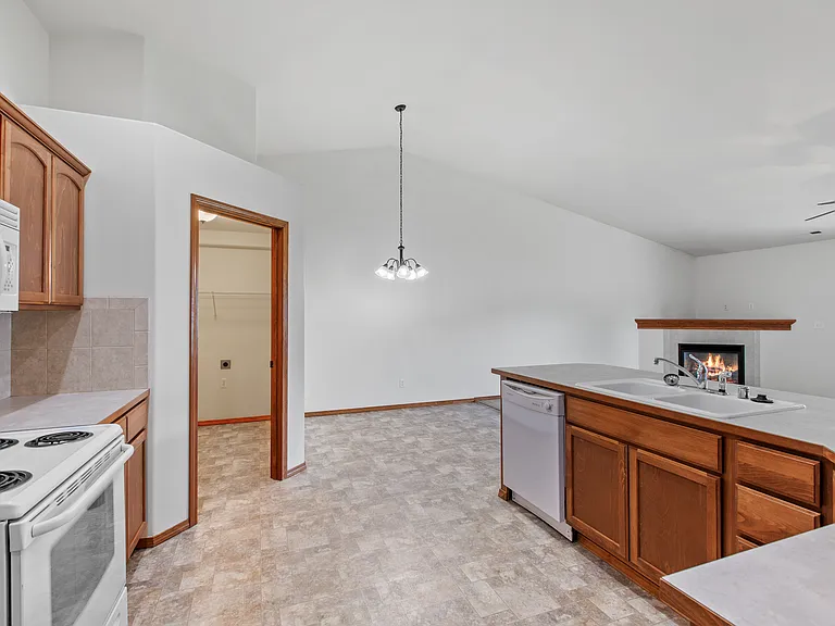 Brookline Townhomes — Photo 19