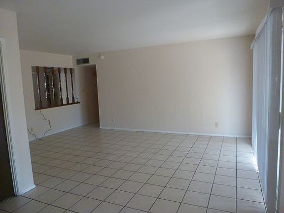 5th image of 951 E Carmen St