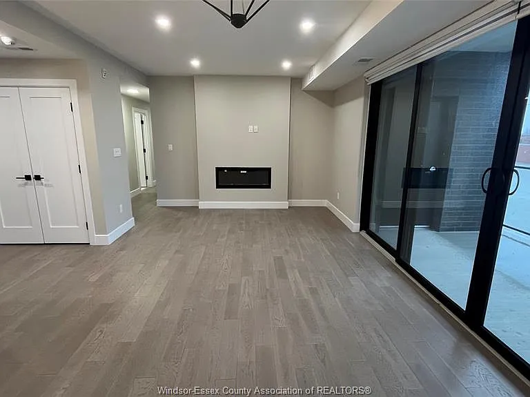 140 Main St E #305 — Photo 9