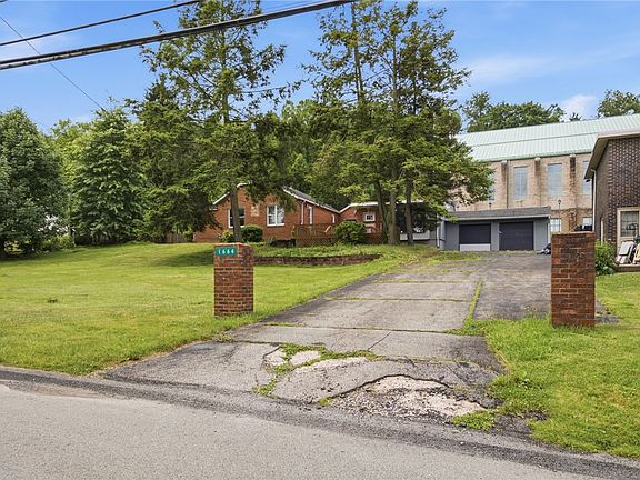 3rd image of 1664 Fawcett Ave