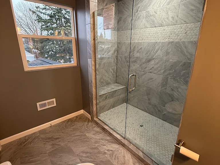 main ensuite bathroom