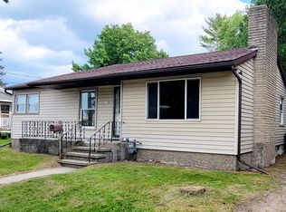 1713 22nd Ave, Menominee, MI 49858