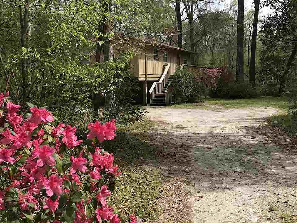 1st image of 261 White Oak Dr