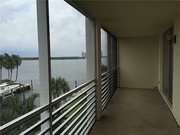 4th image of 105 Paradise Harbour Blvd APT 409