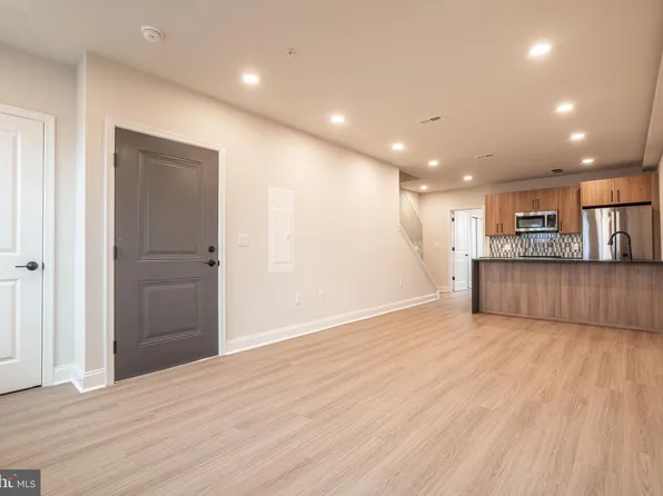 4090 Leslie Ln #A44, Philadelphia, PA 19131