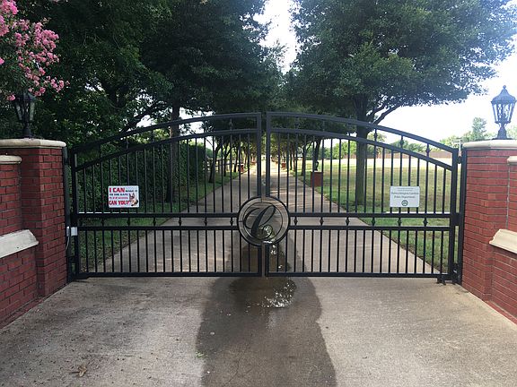 2nd image of 2706 Clover Ln