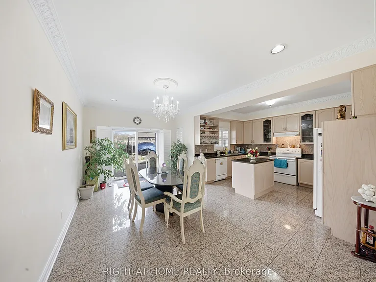 284 Maple Leaf Dr — Photo 13