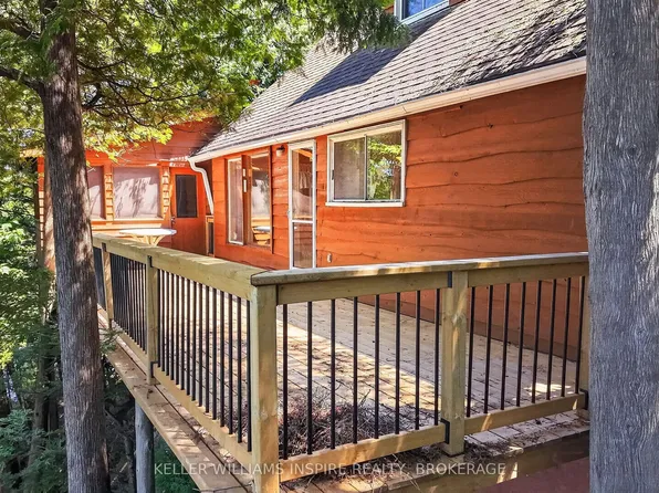 28 Lower Lake Ln, South Frontenac, ON K0H 1T0
