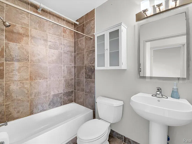 6533 E Jefferson Ave #431 — Photo 19