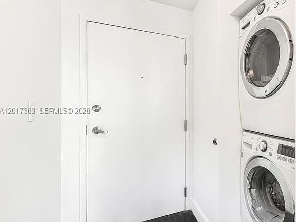 3rd image of 1428 West Ave #2