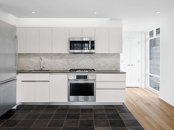 3rd image of 1050 6th Ave APT 19B