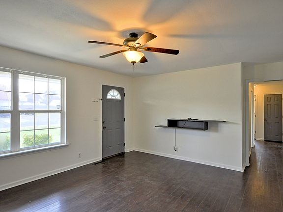 4th image of 915 Desota Ln