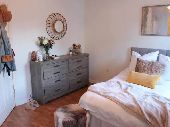 210 Adams Street image 7 of 11